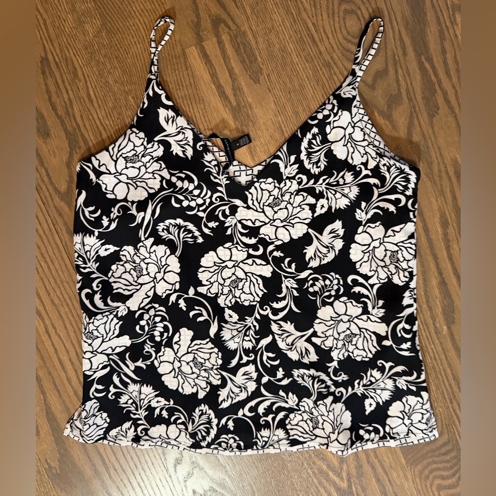 White House Black Market Black and White Floral geo reversible Camisole - Picture 6 of 7